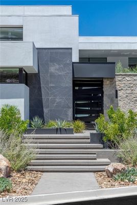 Exterior, Facade, Modern