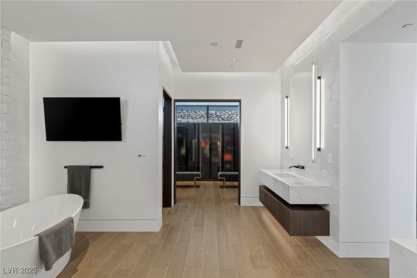 Bathroom, Free Standing Baths, Interior, Recessed Lighting, Wood Texture Flooring