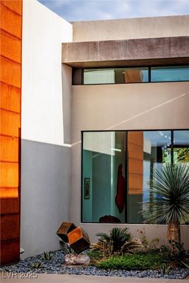 Exterior, Facade, Modern