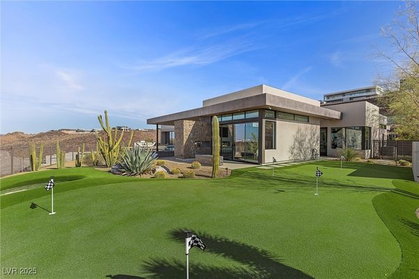 Backyard, Exterior, Facade, Modern