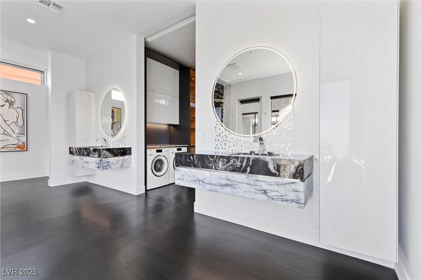 Interior, Recessed Lighting, Washer, Wood Texture Flooring