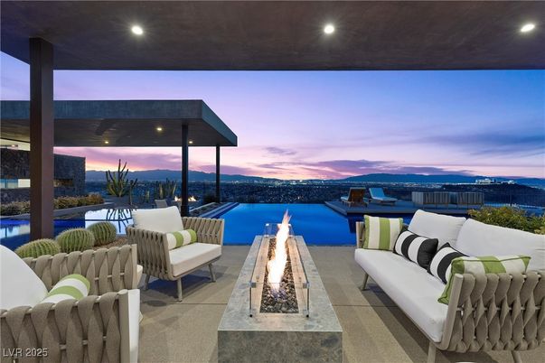 Exterior, Pool, Water