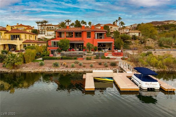 Exterior, Lake