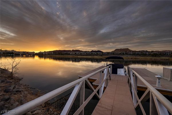 Exterior, Lake