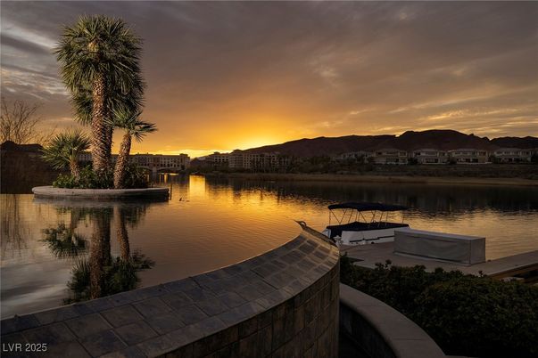 Exterior, Lake