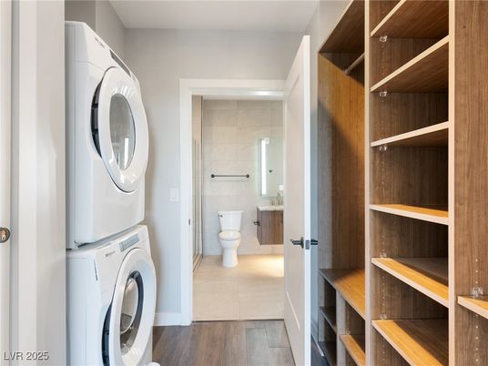 Interior, Washer, Wood Texture Flooring