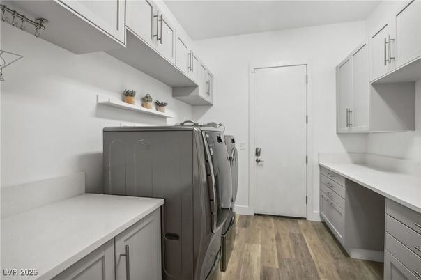 Interior, Washer, Wood Texture Flooring