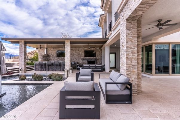 Exterior, Pool