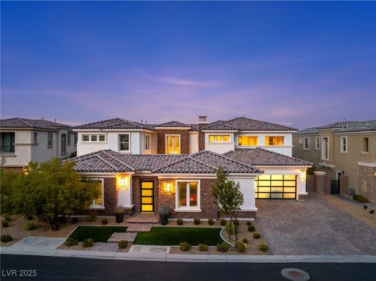 Attached, Exterior, Facade, Mediterranean
