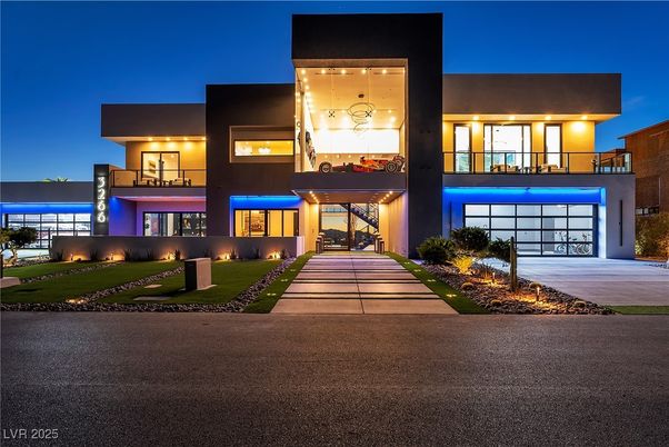 Attached, Exterior, Facade, Modern