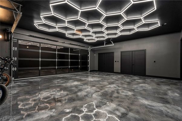 Garage, Interior