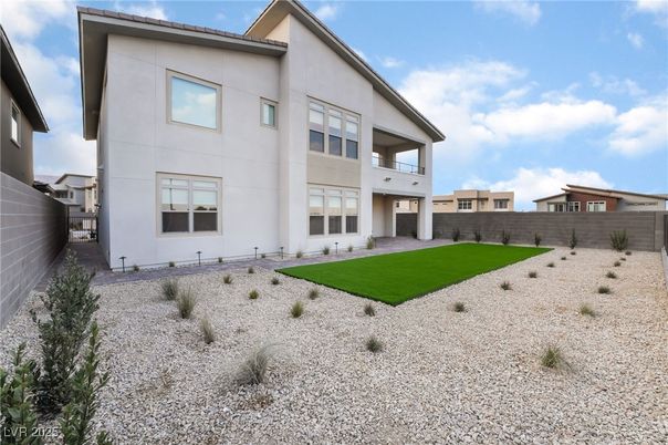 Backyard, Exterior, Facade, Modern