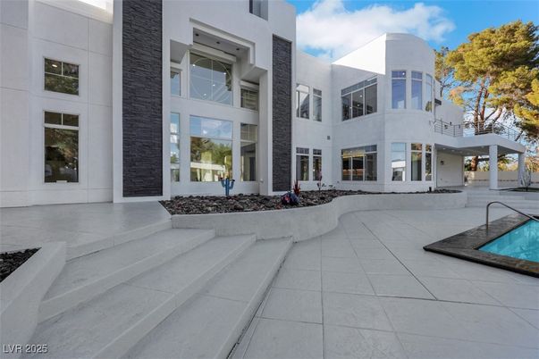 Exterior, Facade, Modern