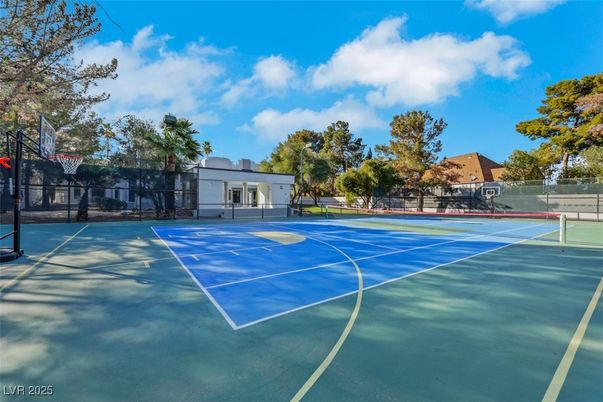 Exterior, Tennis Courts