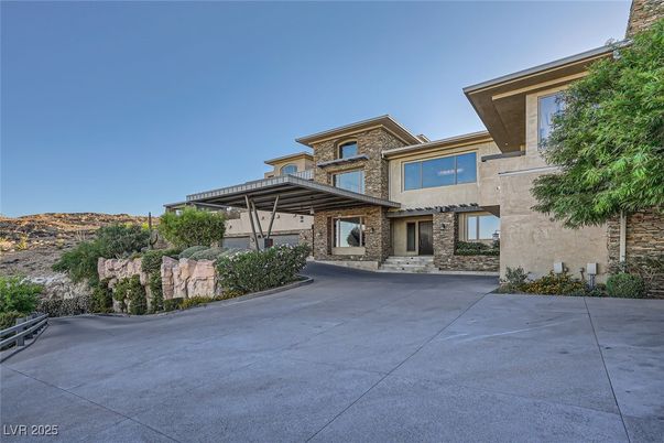 Exterior, Facade, Mediterranean