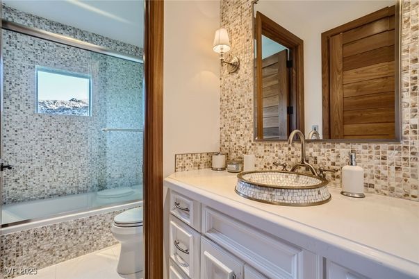Bathroom, Interior, Tile Countertops