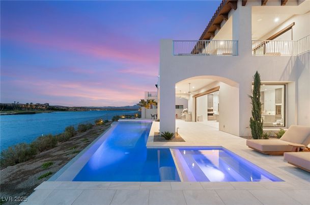 Exterior, Pool, Water
