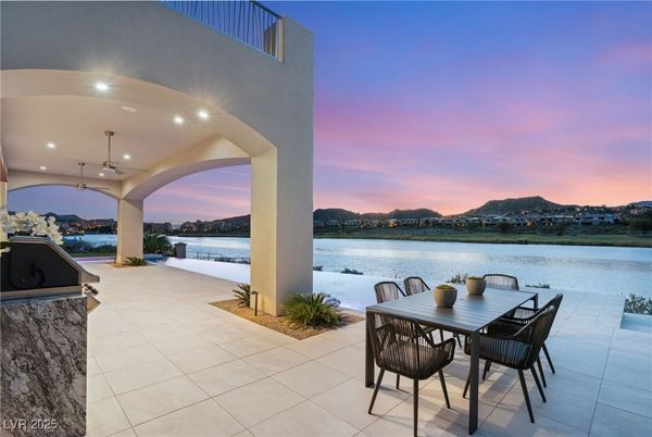 Exterior, Lake
