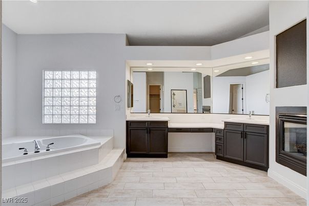 Bathroom, Dual Sink Vanities, Interior, Recessed Lighting