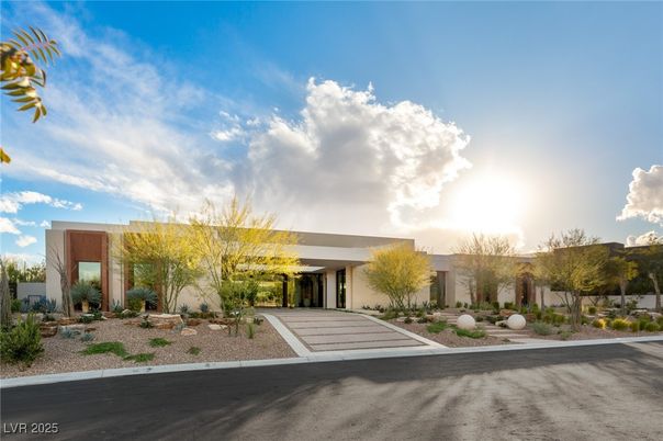 Exterior, Facade, Modern