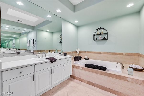 Bathroom, Dual Sink Vanities, Interior, Recessed Lighting