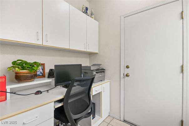 Home Office, Interior
