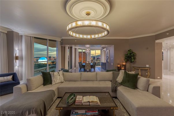 Chandelier, Dining room, Interior, Living room, Pendant Lights
