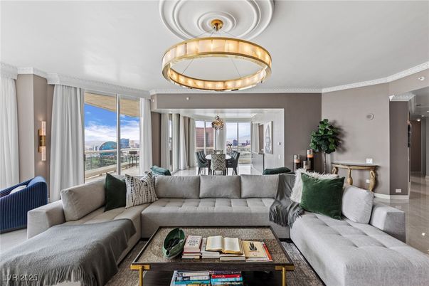 Chandelier, Dining room, Interior, Living room, Pendant Lights