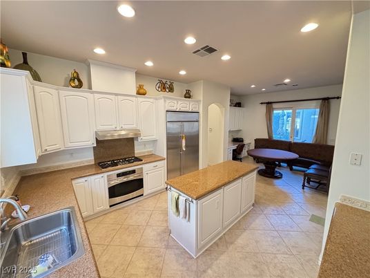 Dining room, Interior, Kitchen, Recessed Lighting, Stainless Steel Appliances