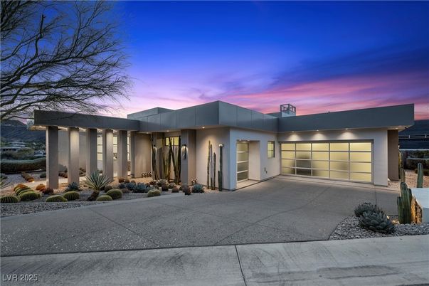 Attached, Exterior, Facade, Modern
