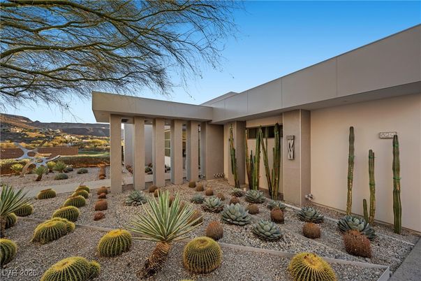 Exterior, Facade, Modern