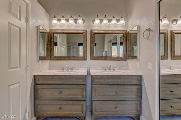 Bathroom, Dual Sink Vanities, Interior