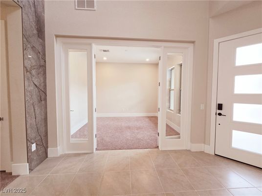 Empty room, Interior, Recessed Lighting