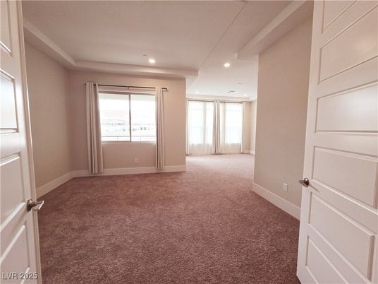 Empty room, Interior, Recessed Lighting