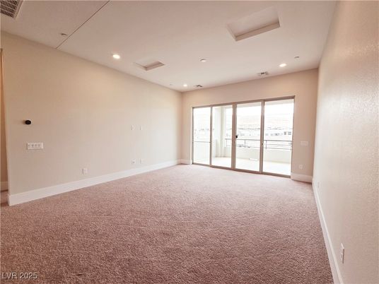 Empty room, Interior, Recessed Lighting