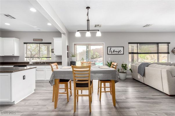 Dining room, Interior, Kitchen, Pendant Lights, Recessed Lighting, Wood Texture Flooring