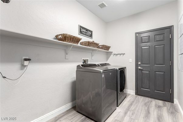 Interior, Washer, Wood Texture Flooring