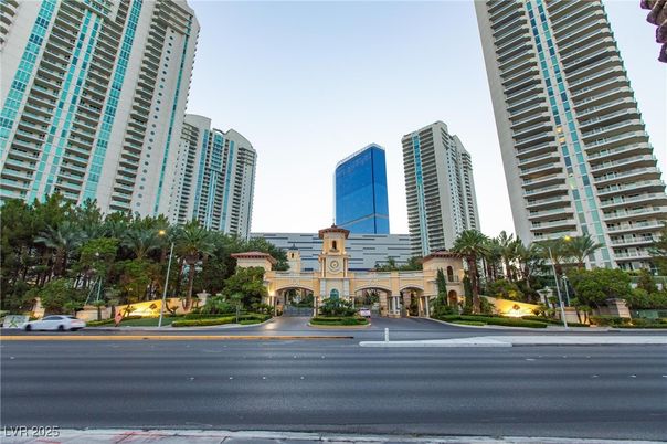 Exterior, Facade, Highrise
