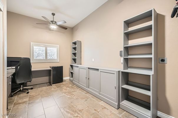 Home Office, Interior