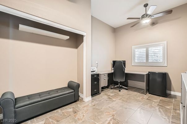 Home Office, Interior
