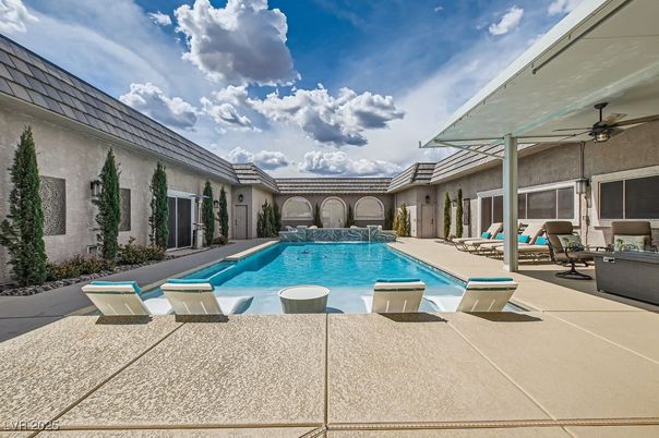 Exterior, Pool