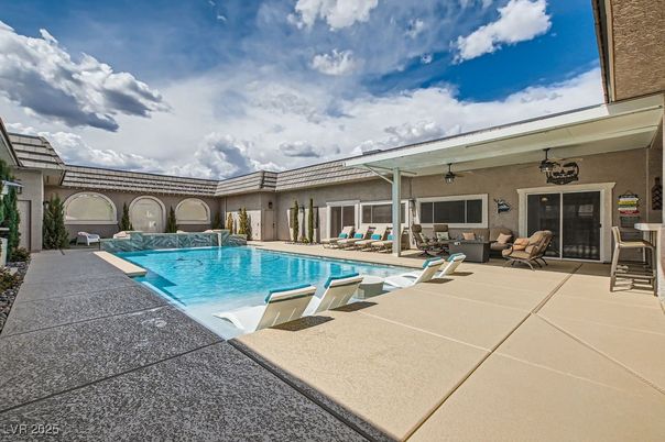 Exterior, Pool