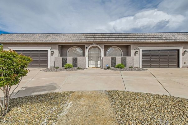 Attached, Exterior, Facade, Ranch