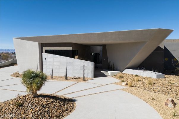Attached, Exterior, Facade, Modern