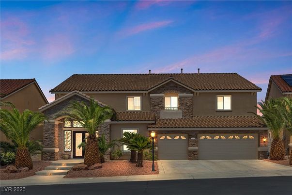 Attached, Exterior, Facade, Mediterranean