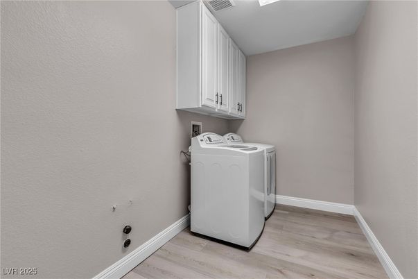 Interior, Washer, Wood Texture Flooring