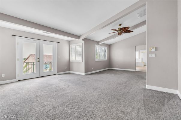Empty room, Interior