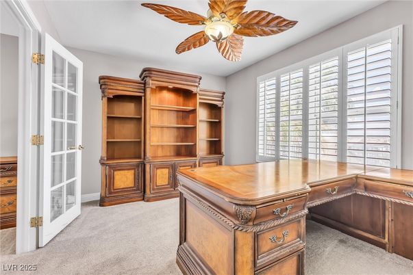 Home Office, Interior