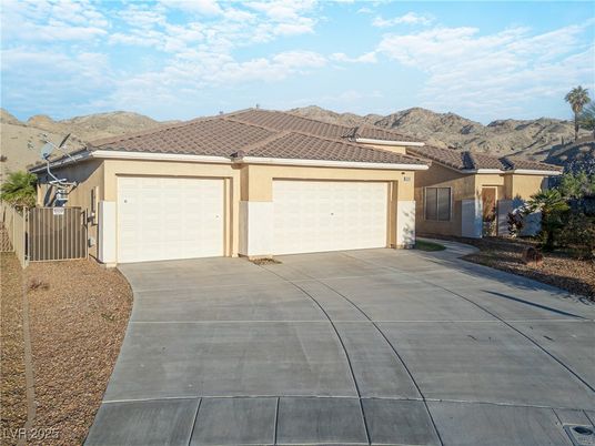 Detached Garage, Exterior