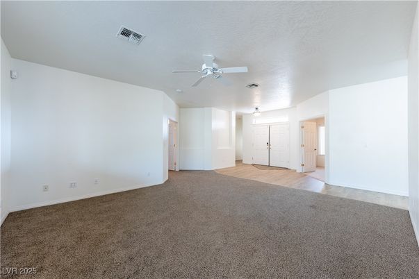Empty room, Interior